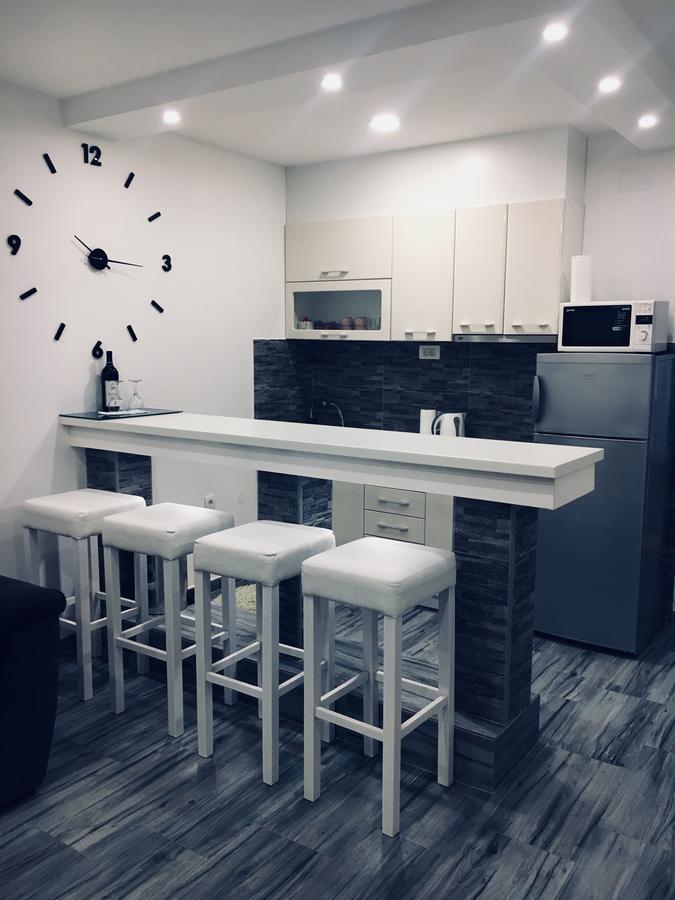 Apartment Adrovic *